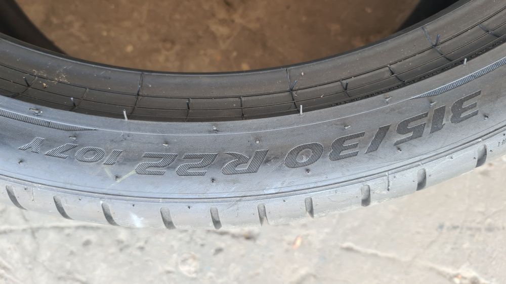 4 anvelope vara Pirelli,fata 275/35/22,spate 315/30/22,dot 2022