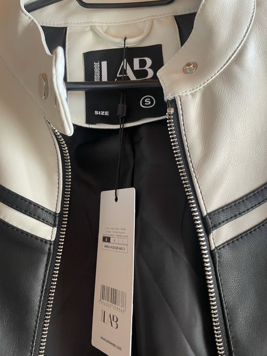 Късо кожено яке в черно и бяло