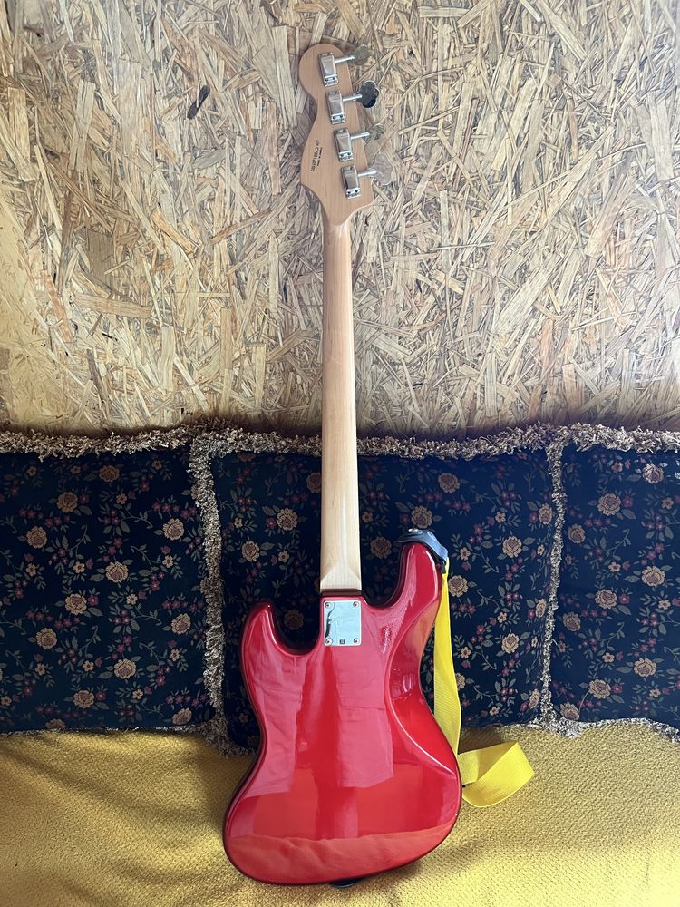 бас гитара fender squier