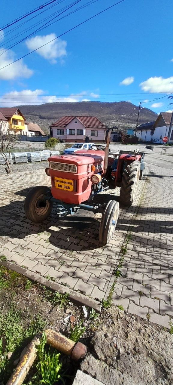 Vând tractor u445