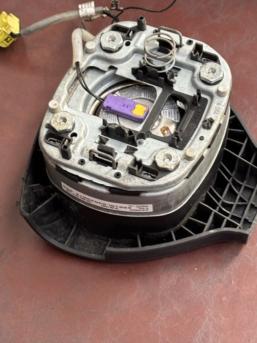 airbag volan vw golf 5 in 3 spite cod 1K0880201P