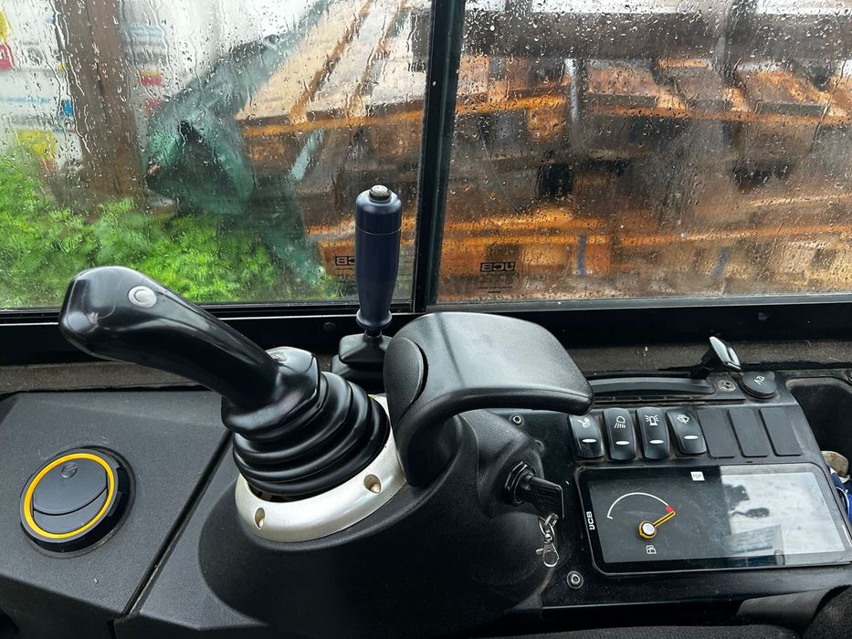 Vand miniescavator JCB 19c-1