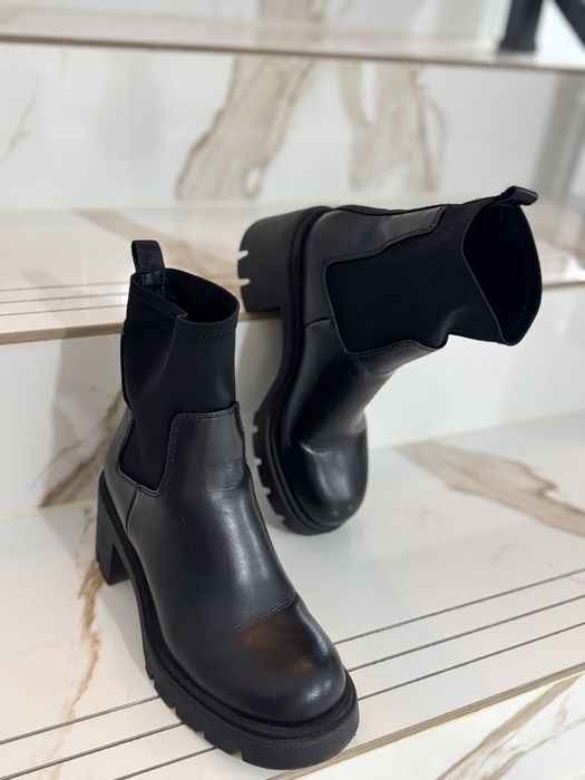 Боти на ZARA с дебела подметка, удобни за ежедневие