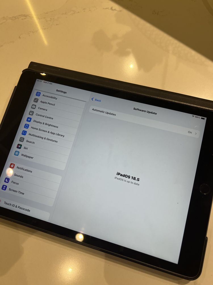 Таблет apple ipad 9, 64gb, wifi, space gey, неразличим от нов