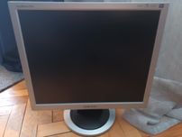 2 Монитора SAMSUNG 19 инча и HP 24 инча
