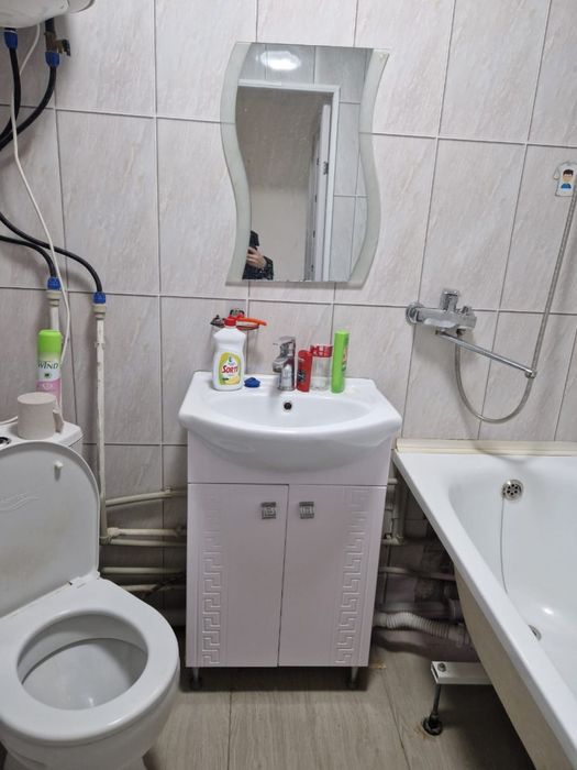 Продам тумбу с раковиной и ванную