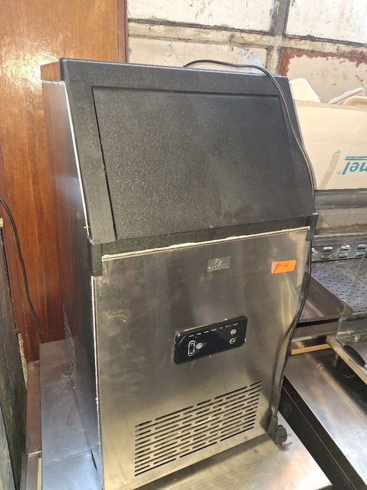 Ледогенератор професионален 40 кг