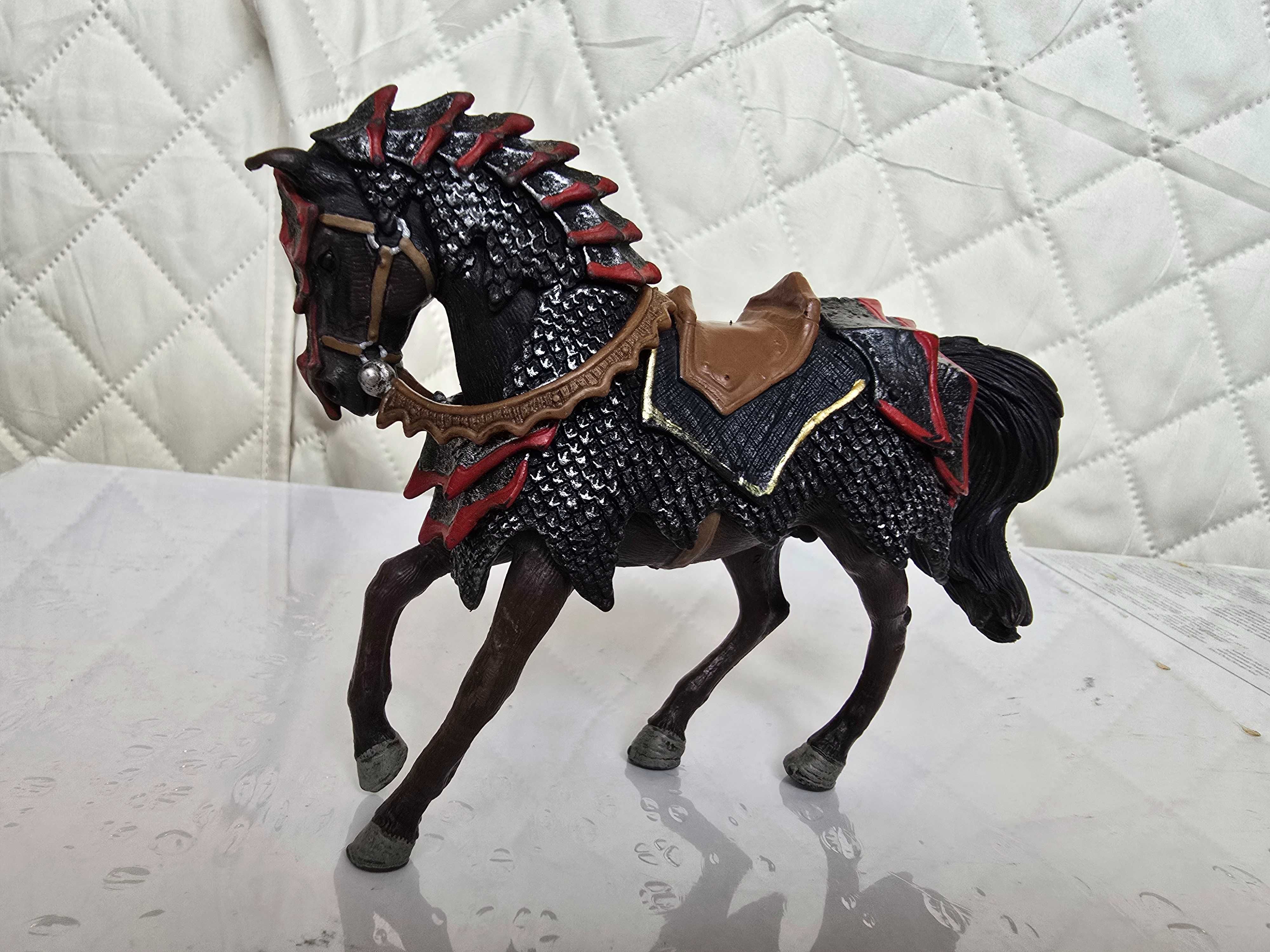 Figurina Schleich Cal cu armura  2012