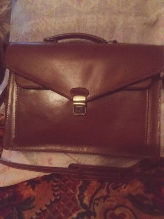 Genți si borsete in stare f. Bună.