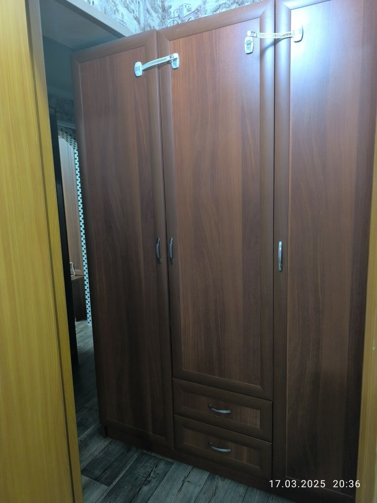 Продаем  шифонер