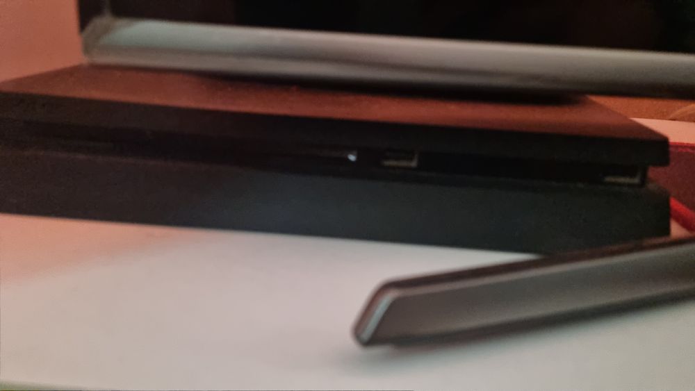 Vând ps4 slim in stare buna