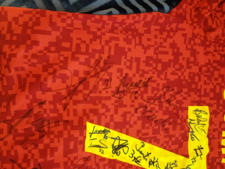 Tricou original semnat de toata echipa FCSB