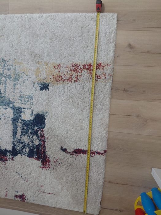 Продавам килим в отлично състояние