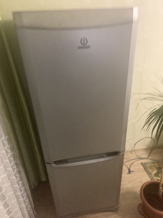 Холодильник б/у indesit