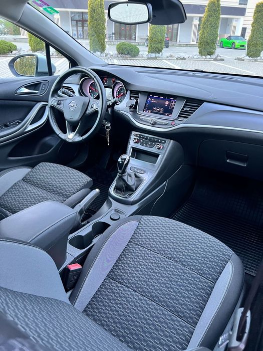Vând Opel Astra K