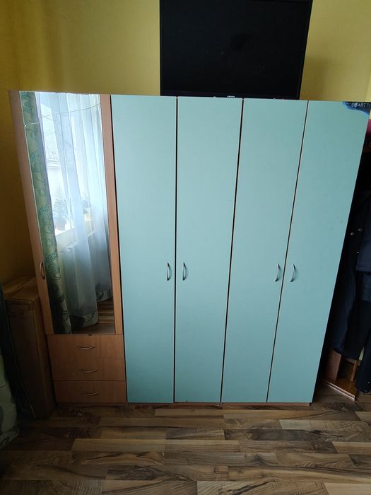 Гардероб с 3 секции.