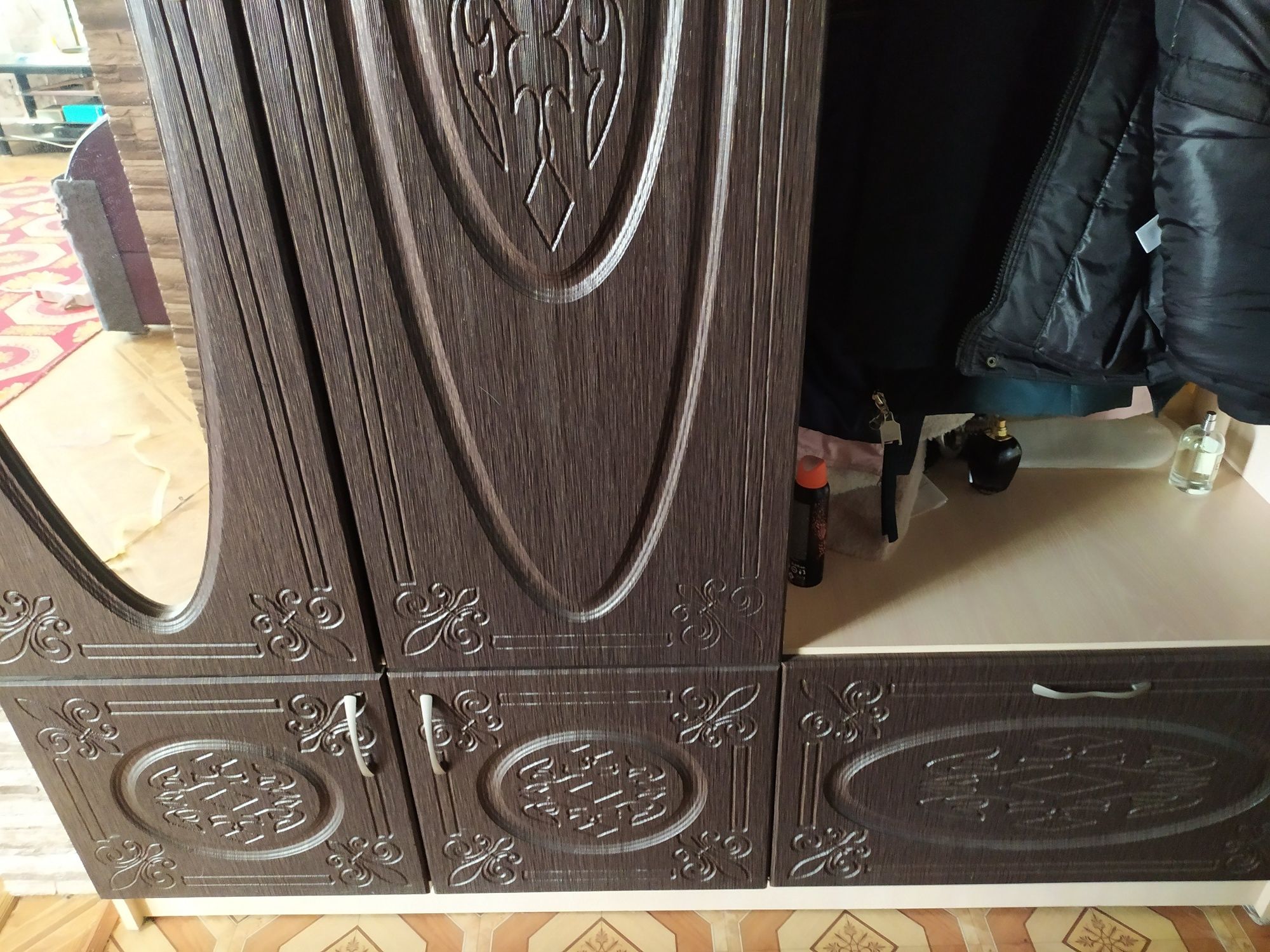 Продам шкаф в прихожую