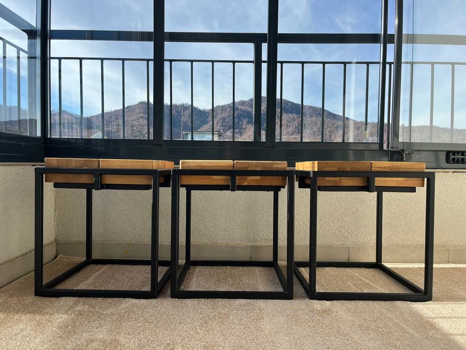 Scaune tip industrial cu cadru din fier forjat si  baza de stejar