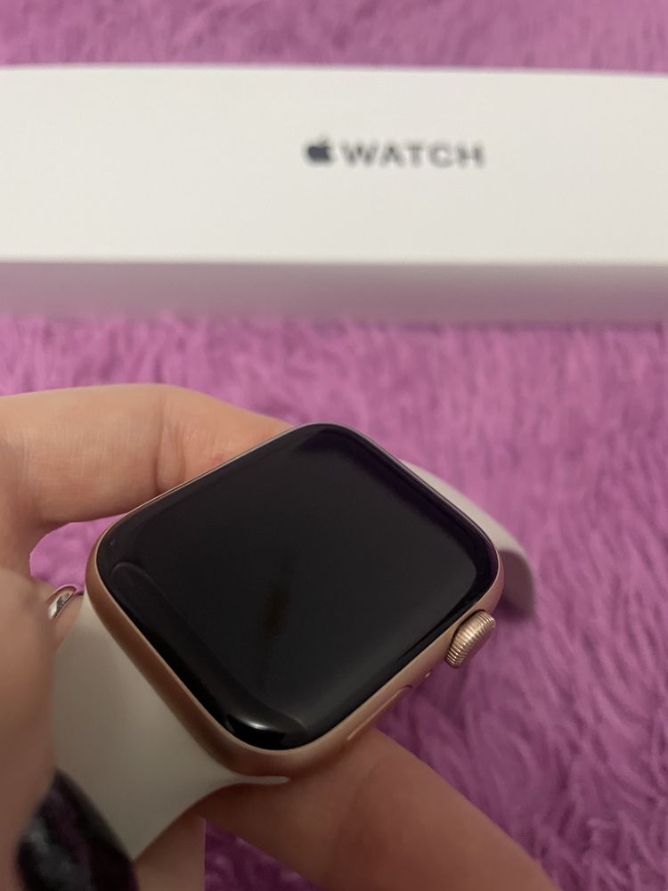 Продам Apple Watch SE 44mm