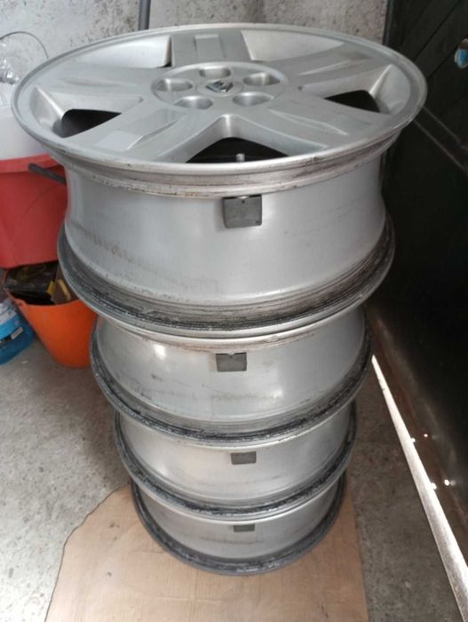 Продавам четири джанти 17-ки за Рено