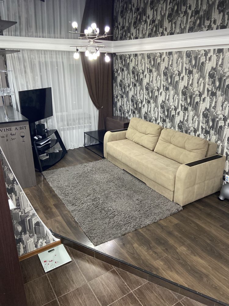 Продам 2-комнатную в 4 мкр. 11 дом