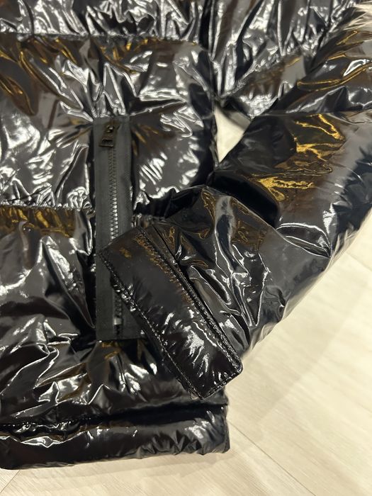 Geaca Hugo Model nou lucioasa