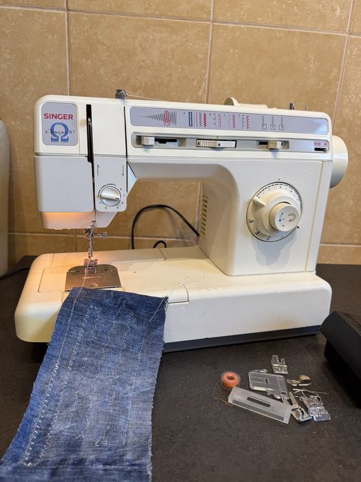 Masina de cusut cu diverse programe SINGER Omega 10