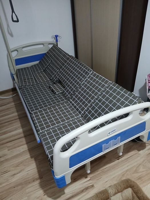 Vând pat persoane cu dizabilități electric