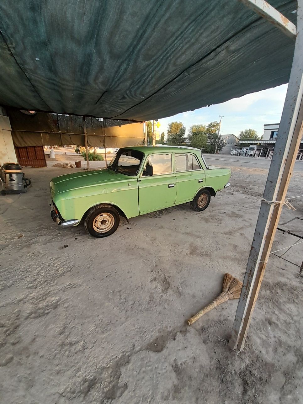 Maskvich 412 sotiladi