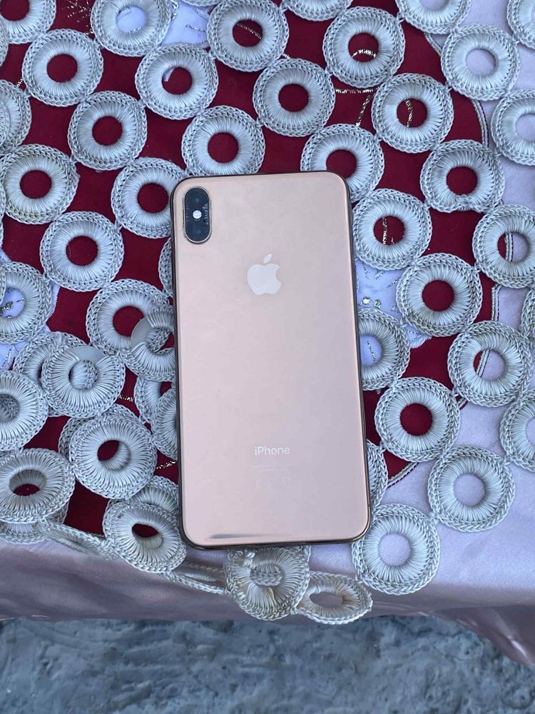 İphone Xs .max ! Телефона е в добре състояние : няма драскотий .