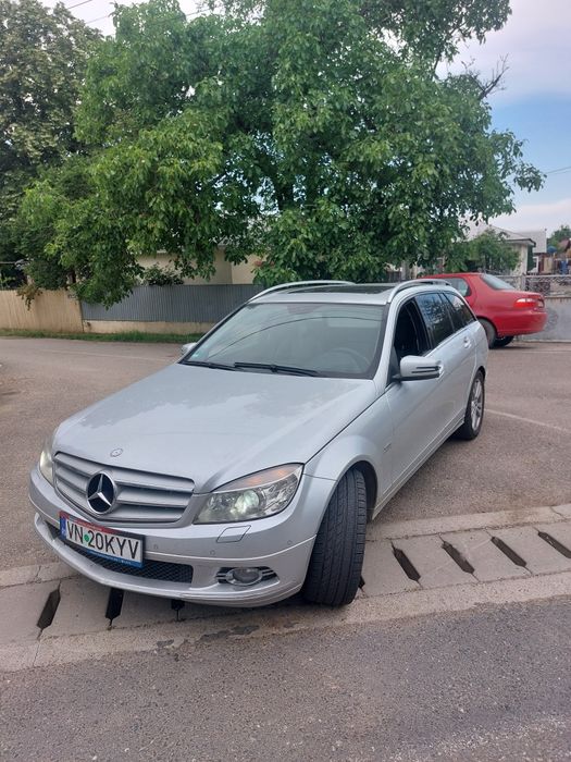 Vând Mercedes-Benz C220