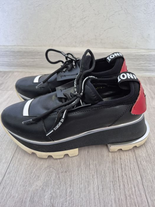 Продаётся обувь для девочек и подростков