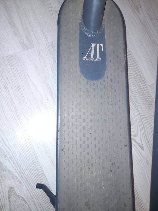 trotineta At performance.