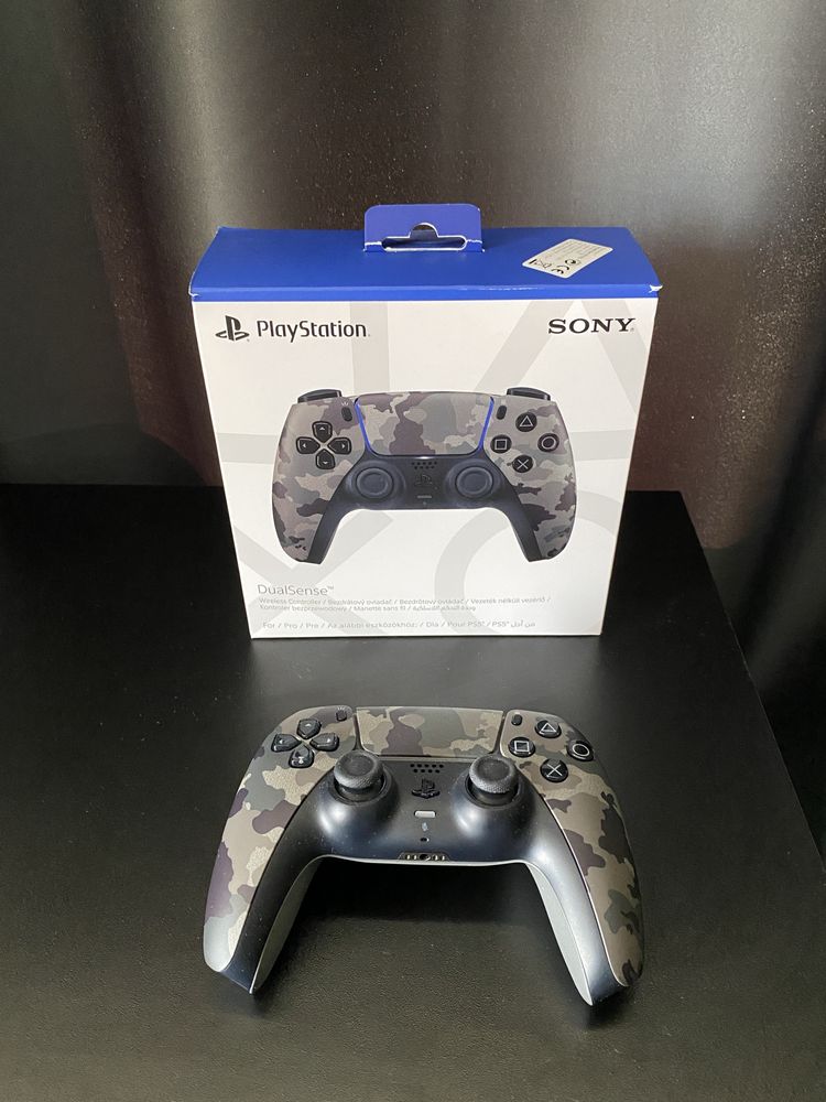 Продавам PS5 Slim 1TB В отлично състояние