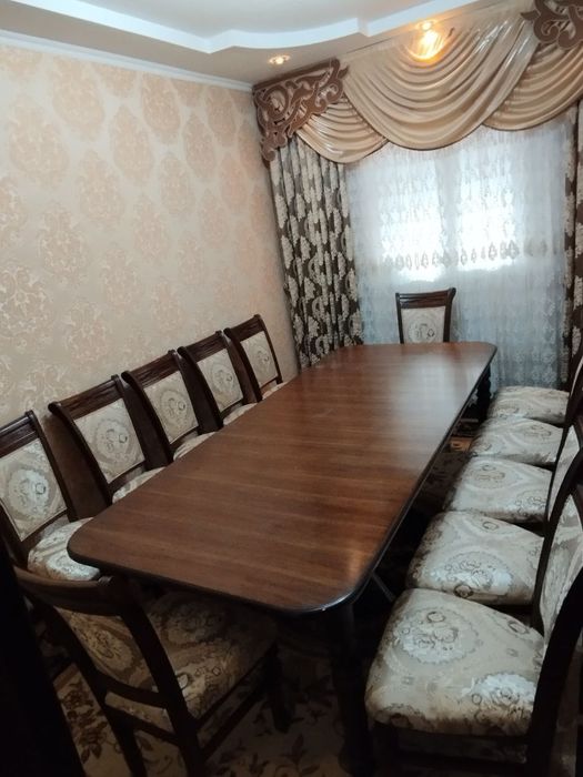 Стуллар сотилади 12 дона комплект.  Кам ишлатилган.