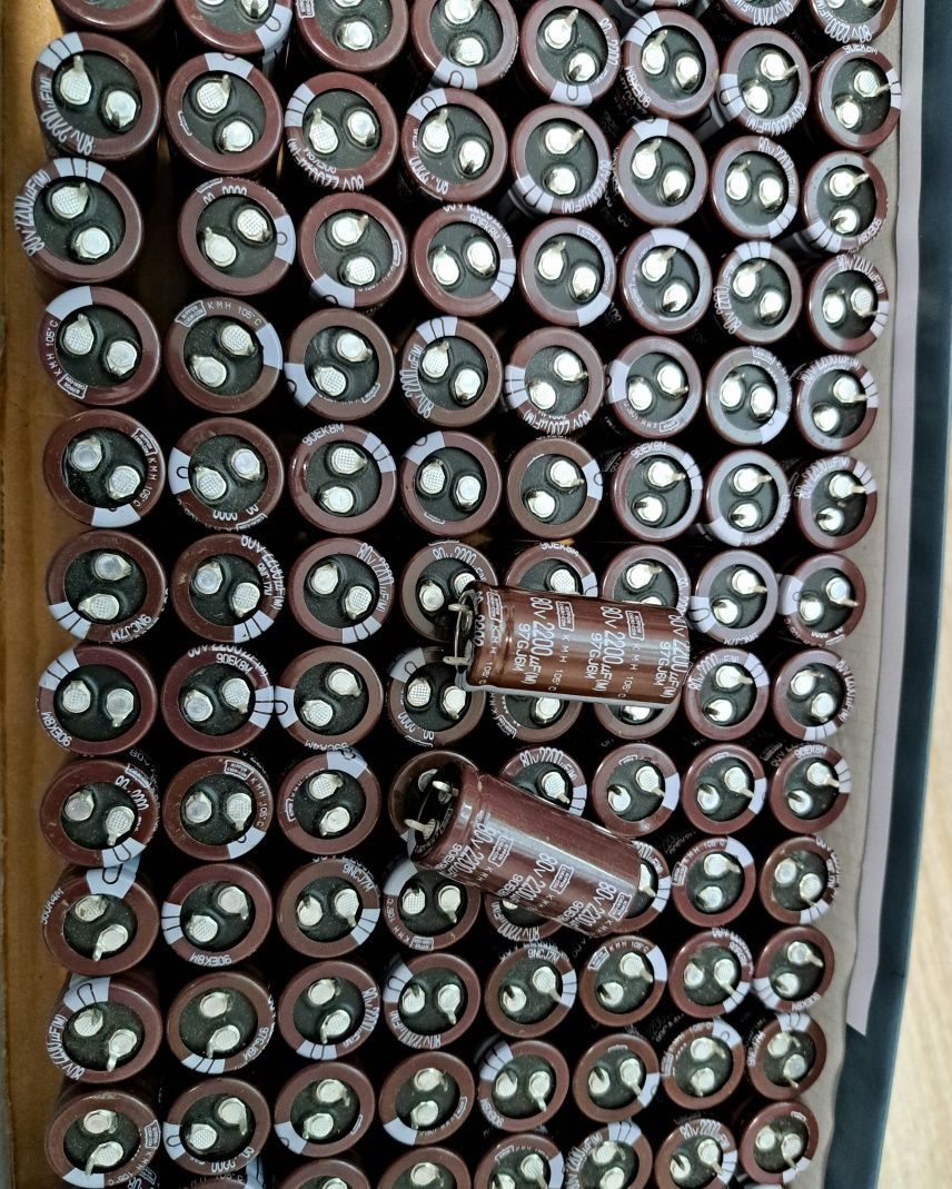 Rostov, Kashtan, Condesatori Nippon Chemi Con seria KMH, 2200 uF/ 80V