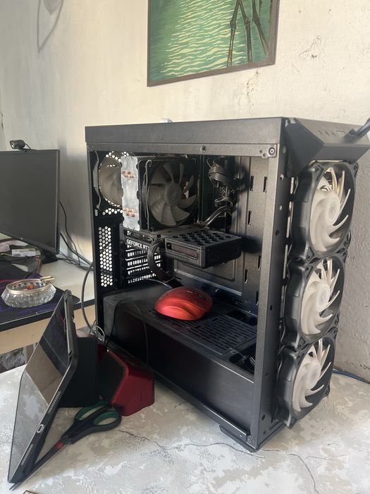 Konpyuter rtx s manitorom