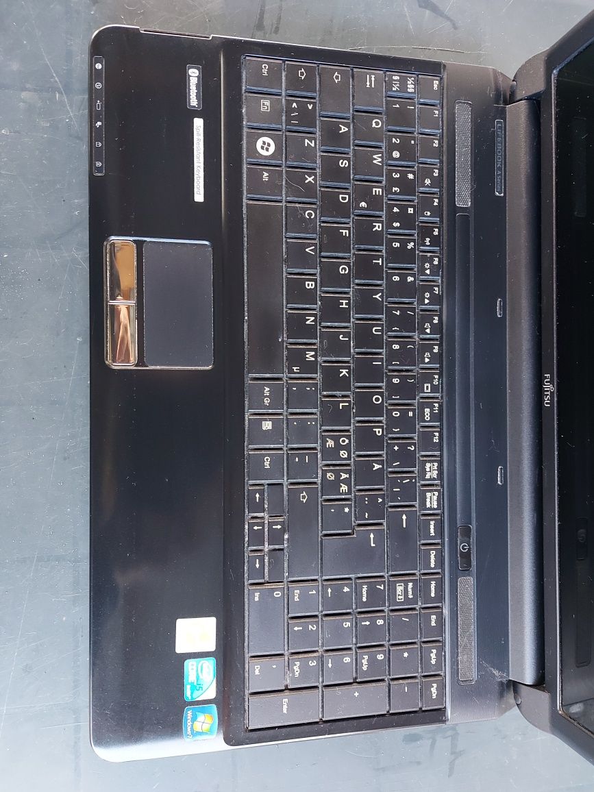 Laptop Fujitsu Siemens i5