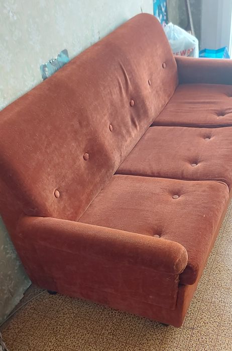 Разтегателен диван