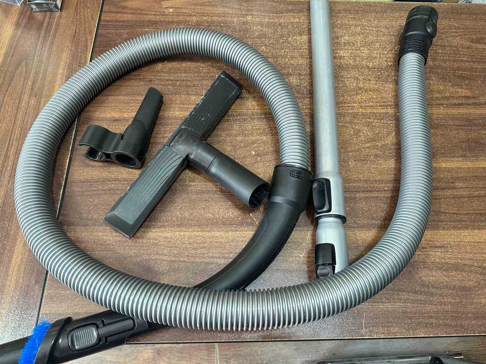 Прахосмукачка Philips FC9331/09 PowerPro Compact 650W