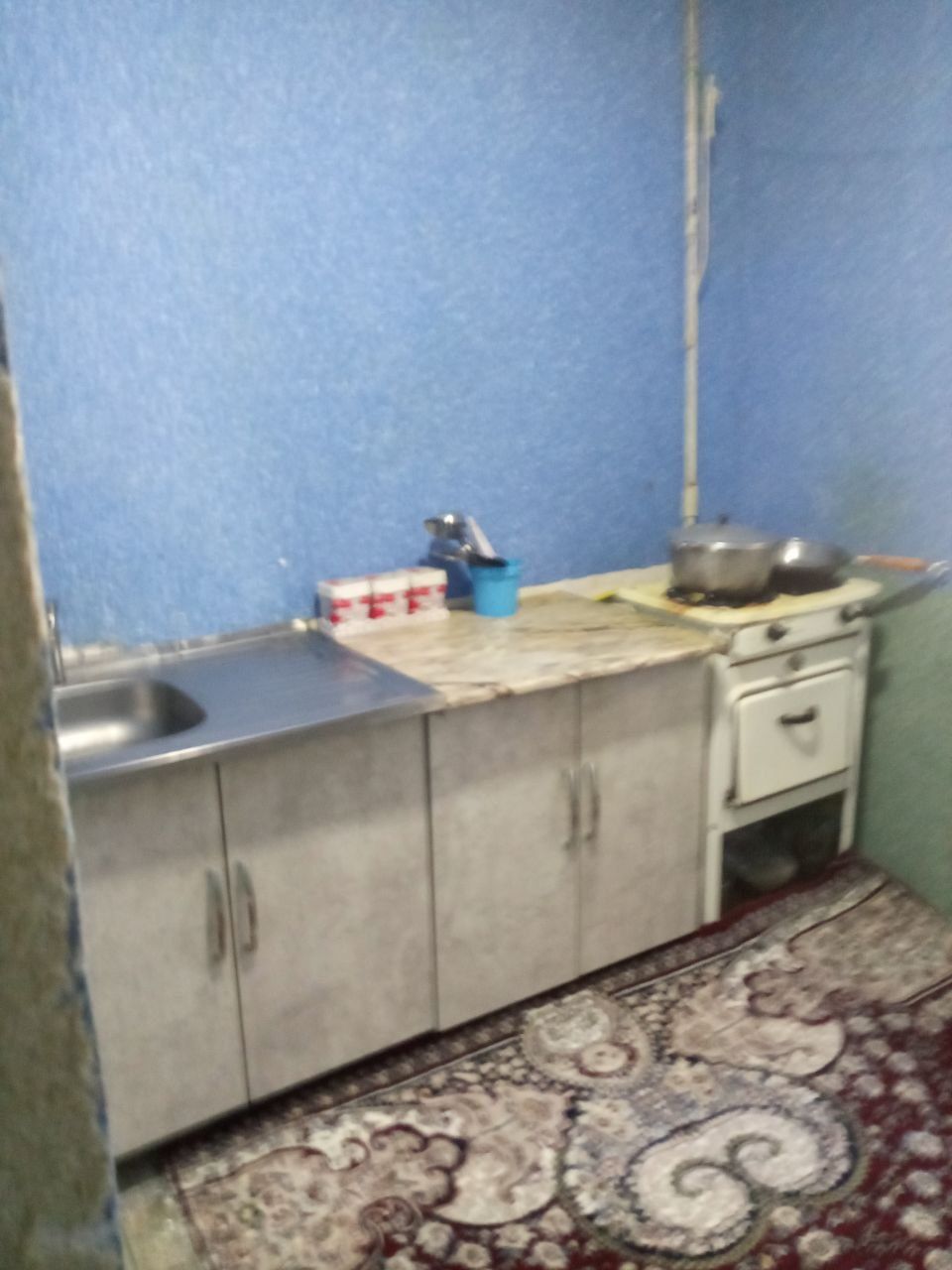 Срочно продаётся 1 комната в чирчике 1 этаж 3 мкн