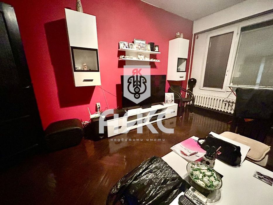 Просторен двустаен апартамент в кв. Красна поляна 1