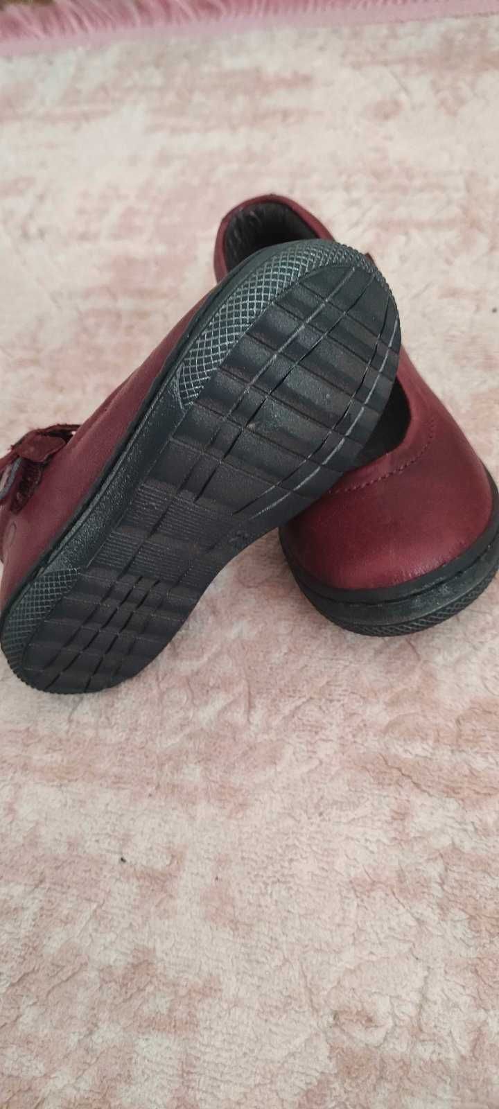 Детски обувки с каишка, естествена кожа, 22 н., нови, Vera Pelle