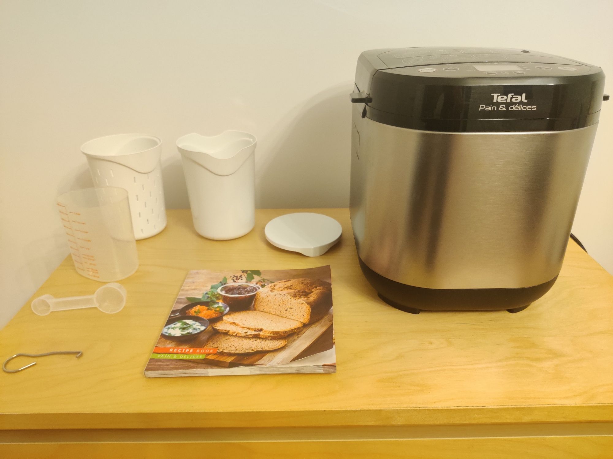 Vând Masina de paine Tefal Pain & Délices PF240,