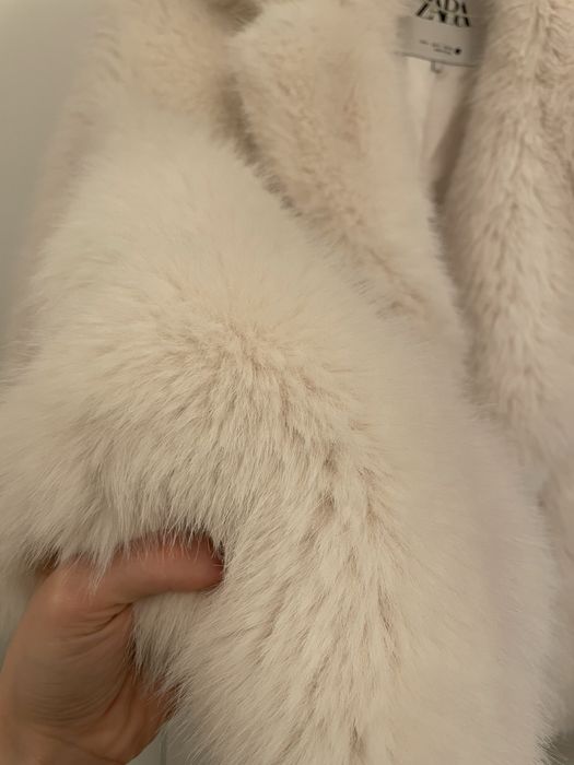 Blanită albă Zara, din colectia trecută.