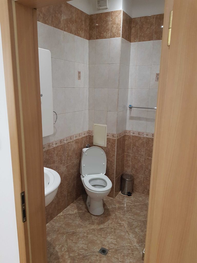 Дава се под наем Тристаен апартамент в Перник, Център - 100 кв.м за 433.5 € - Снимка #8