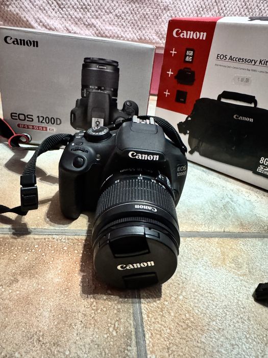 Професионален фотоапарат Canon EOS1200D