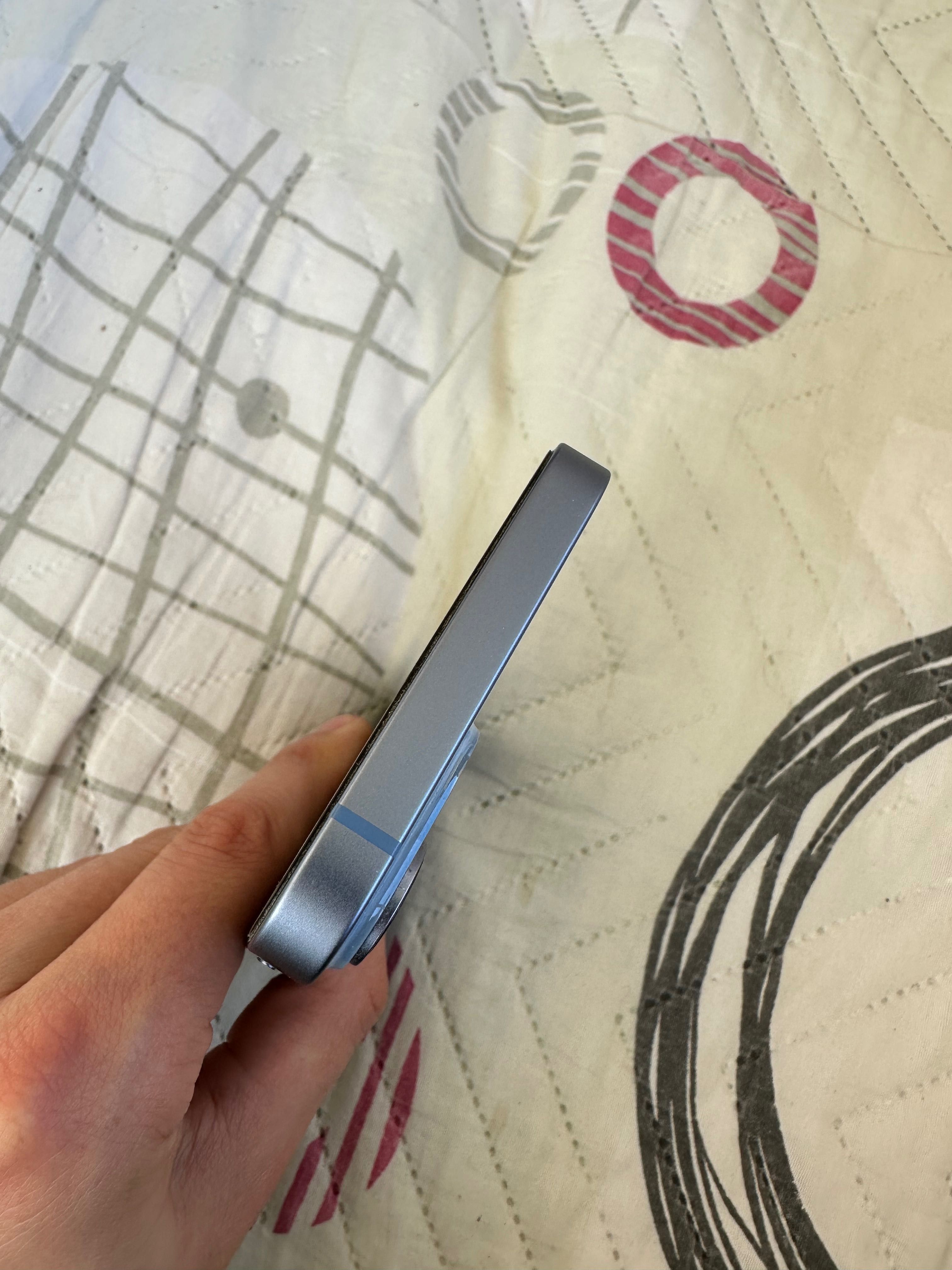 Продавам IPHONE 14