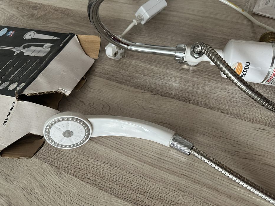 Robinet electric cu dus Freddo