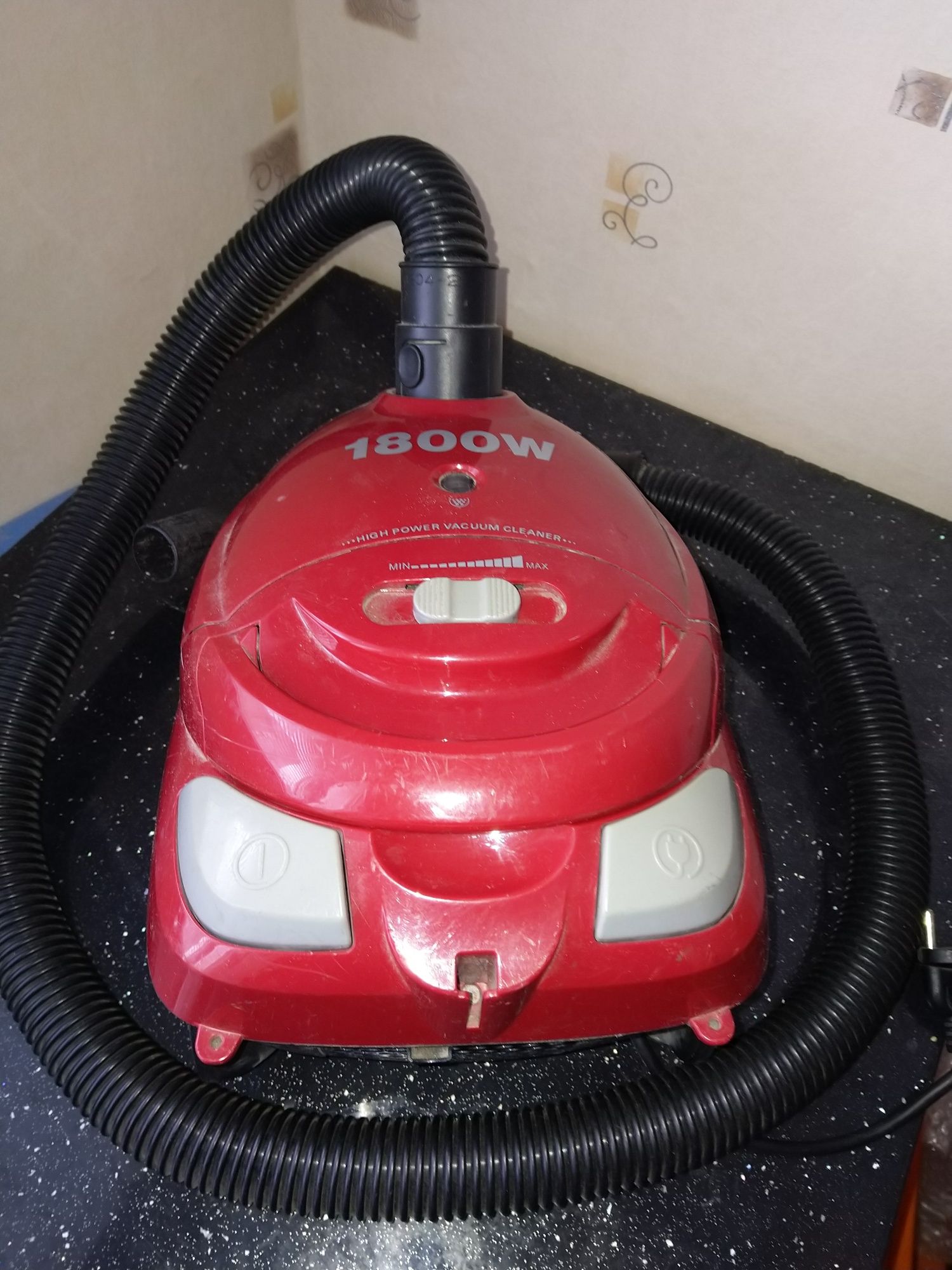Прахосмукачка 1800W с регулиране DAEWOO